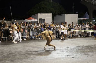 Paulo - 21 Ocak 2024: So Paulo karnavalının samba okulları Pazar gecesi Sambadrome 'da teknik prova yaptılar (21 Ocak)).