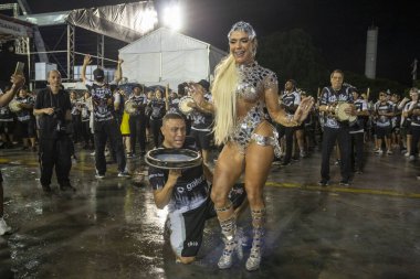 Paulo - 21 Ocak 2024: So Paulo karnavalının samba okulları Pazar gecesi Sambadrome 'da teknik prova yaptılar (21 Ocak)).