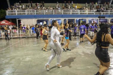 Paulo - 21 Ocak 2024: So Paulo karnavalının samba okulları Pazar gecesi Sambadrome 'da teknik prova yaptılar (21 Ocak)).