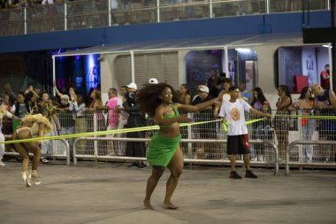 Paulo - 21 Ocak 2024: So Paulo karnavalının samba okulları Pazar gecesi Sambadrome 'da teknik prova yaptılar (21 Ocak)).