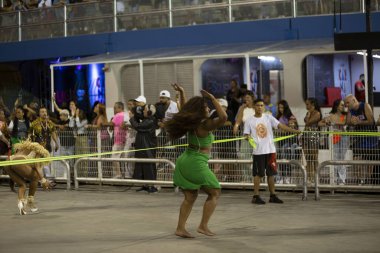 Paulo - 21 Ocak 2024: So Paulo karnavalının samba okulları Pazar gecesi Sambadrome 'da teknik prova yaptılar (21 Ocak)).