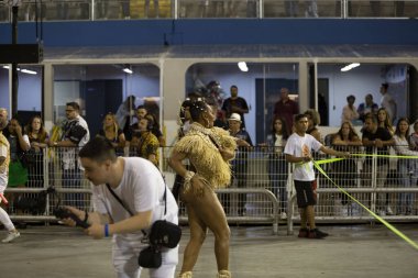 Paulo - 21 Ocak 2024: So Paulo karnavalının samba okulları Pazar gecesi Sambadrome 'da teknik prova yaptılar (21 Ocak)).