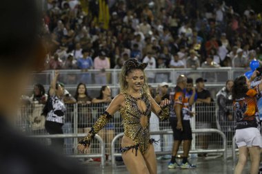 Paulo - 21 Ocak 2024: So Paulo karnavalının samba okulları Pazar gecesi Sambadrome 'da teknik prova yaptılar (21 Ocak)).