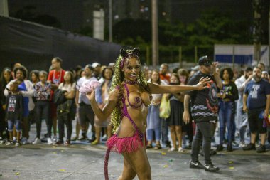 Paulo - 21 Ocak 2024: So Paulo karnavalının samba okulları Pazar gecesi Sambadrome 'da teknik prova yaptılar (21 Ocak)).