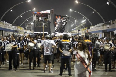 Paulo - 21 Ocak 2024: So Paulo karnavalının samba okulları Pazar gecesi Sambadrome 'da teknik prova yaptılar (21 Ocak)).