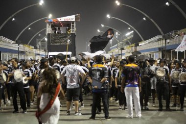 Paulo - 21 Ocak 2024: So Paulo karnavalının samba okulları Pazar gecesi Sambadrome 'da teknik prova yaptılar (21 Ocak)).