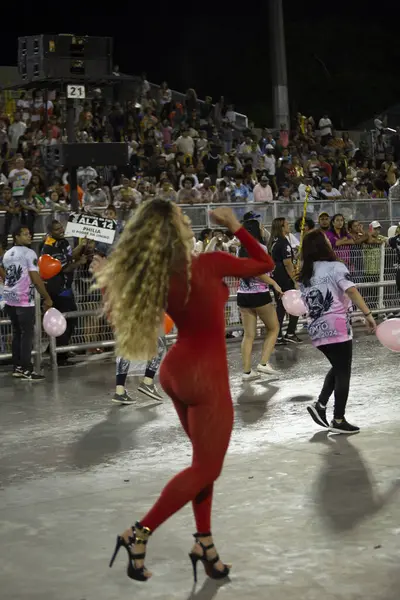 Paulo - 21 Ocak 2024: So Paulo karnavalının samba okulları Pazar gecesi Sambadrome 'da teknik prova yaptılar (21 Ocak)).