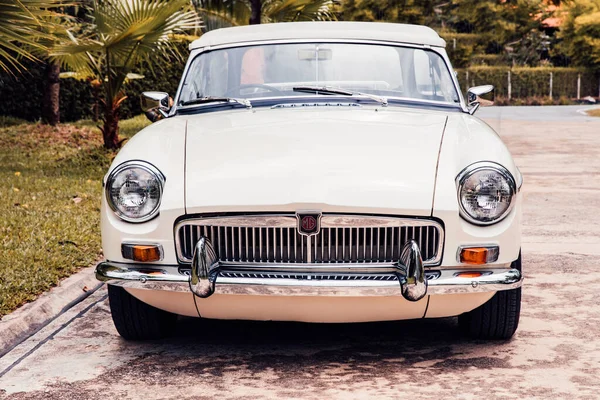 Classic Mgb Roadster Cream Color Car Parked Road Garden Vintage — Photo