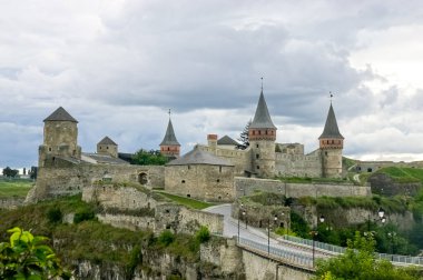 Kamianets-Podilskyi 'deki eski şatonun ön görüntüsü