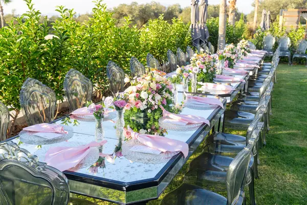 Düğün masası ve güzel bir düğün masası.
