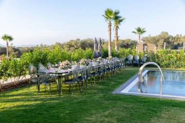 Doğum günü ya da etkinlik için yemek servisi için masa ayarları.