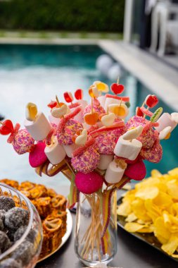 Pasta şeklinde tatlı tatlılar.