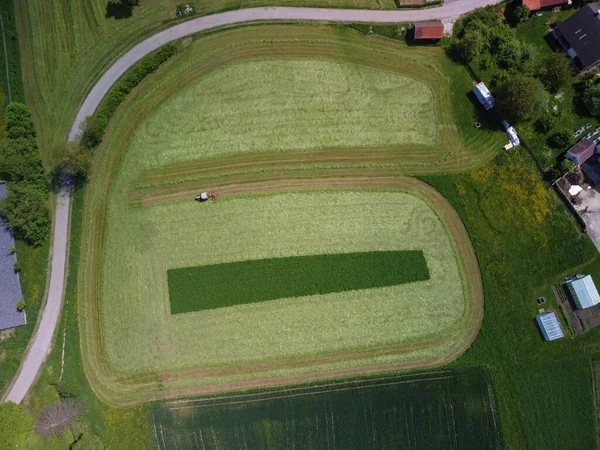 Cuidando Cosecha Vista Aérea Tractor Fertilizando Campo Agrícola Cultivado Foto —  Fotos de Stock
