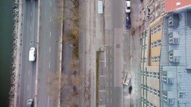 Budapeşte 'nin havadan görünüşü, Andrassy Caddesi, Oktogon Meydanı, Pest. Macaristan. Yüksek kaliteli FullHD görüntüler. araba hareketi
