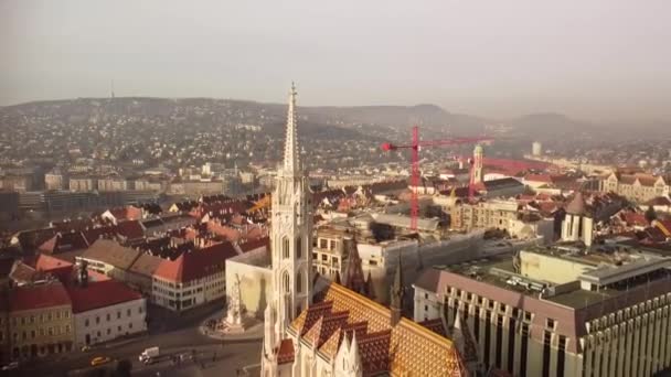 Budapeszt Węgry Zdjęcia Lotnicze Wschodzie Słońca Drona Latającego Wokół Statuy — Wideo stockowe