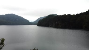 Göl manzarası Lucerne Vierwaldstattersee ve İsviçre Alpleri 'ni gösteriyor. Yüksek kaliteli FullHD görüntüler. Alman Alpleri ve gölleri üzerinde uçuyorlar. Neuschwanstein Kalesi