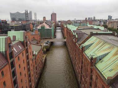 Depo Speicherstadt, Almanya 'nın Hamburg eyaletinde yer alan bir şehirdir. Hamburg 'daki Hafencity Mahallesi' ndeki depolar. Yüksek kalite fotoğraf