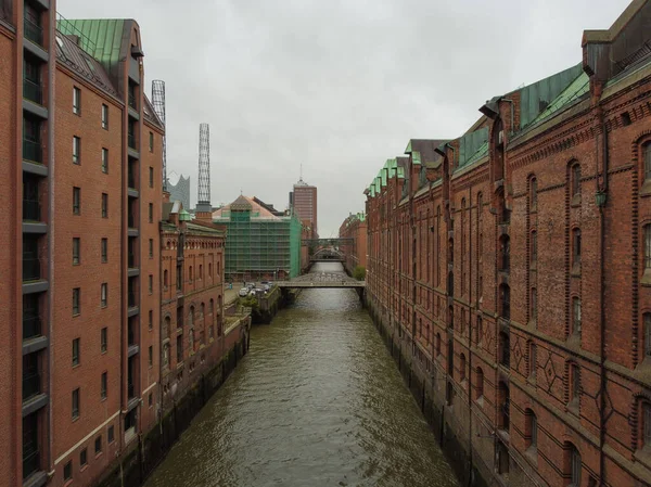 Depo Speicherstadt, Almanya 'nın Hamburg eyaletinde yer alan bir şehirdir. Hamburg 'daki Hafencity Mahallesi' ndeki depolar. Yüksek kalite fotoğraf