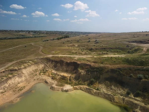 Su rezervuarı, Ukrayna 'nın yukarısındaki Greenfield ve Chew Brooks vadilerinin kesiştiği noktada yer alır. Kırsal göl ve sazlık yüksek kaliteli fotoğraf