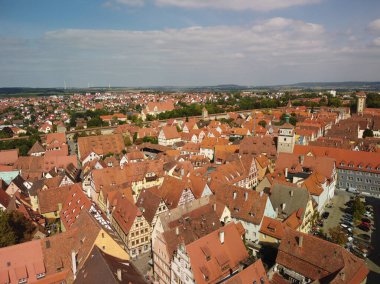 Rothenburg ob der Tauber havadan panoramik manzara. Rothenburg ob der Tauber, Almanya 'da Bavyera eyaletinde yer alan bir şehirdir. Yüksek kalite fotoğraf. Eski bir Alman şehri. Taş evler