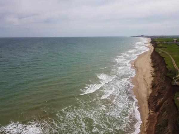 Pusta Słoneczna Piaszczysta Plaża Czystą Wodą Morską Wysokiej Jakości Zdjęcie — Zdjęcie stockowe