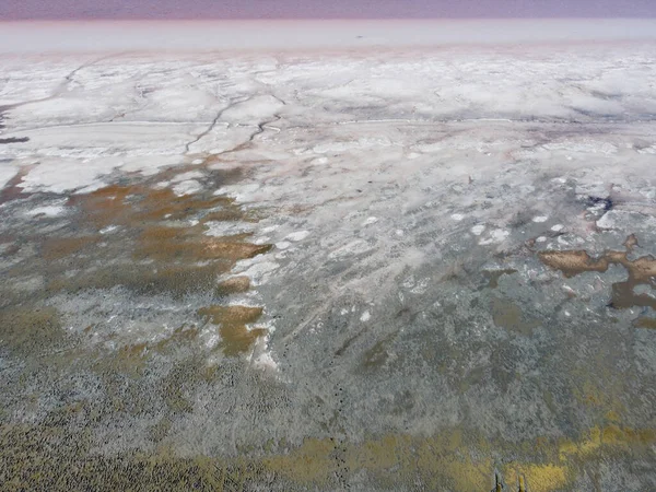 Pembe Tuzlu Bataklıktan Sakin Yüzeyine Sahip Insansız Hava Aracı Manzarası — Stok fotoğraf