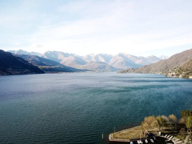 İtalya 'nın iç kesimlerinde deniz manzarası değişen deniz manzaralı güzel bir manzara, seyahat tatilinde Como Gölü. Yüksek kalite fotoğraf