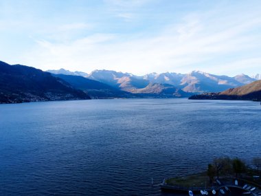 İtalya 'nın iç kesimlerinde deniz manzarası değişen deniz manzaralı güzel bir manzara, seyahat tatilinde Como Gölü. Yüksek kalite fotoğraf