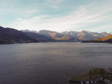 İtalya 'nın iç kesimlerinde deniz manzarası değişen deniz manzaralı güzel bir manzara, seyahat tatilinde Como Gölü. Yüksek kalite fotoğraf