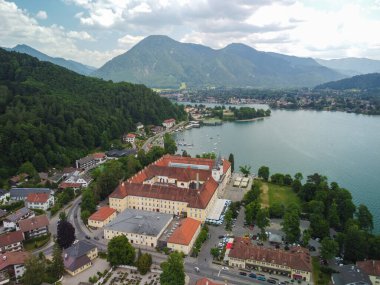 Brennerei Manastırı Tegernsee Gölü 'nde. Yüksek kalite fotoğraf