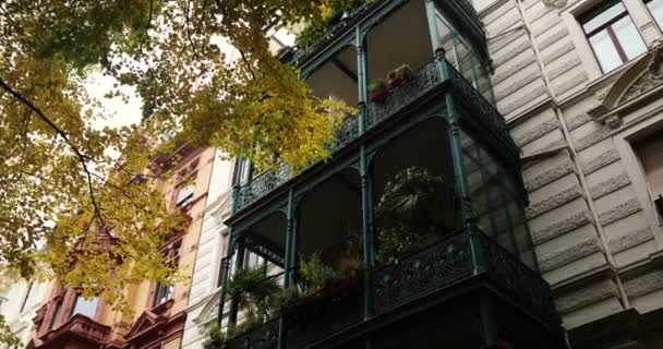 Looking Green Balcony Housing Complex Fall Season High Quality Footage — Stock video