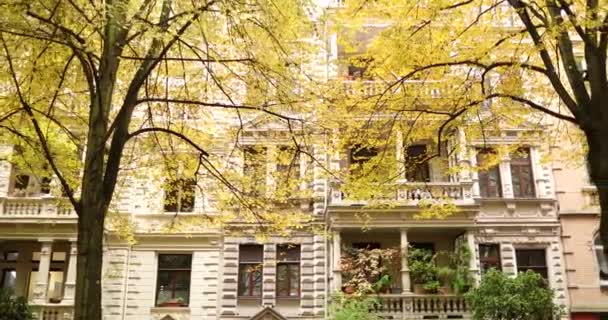 Beautiful Rich White Mansion Surrounded Golden Autumn Trees October High — Stockvideo