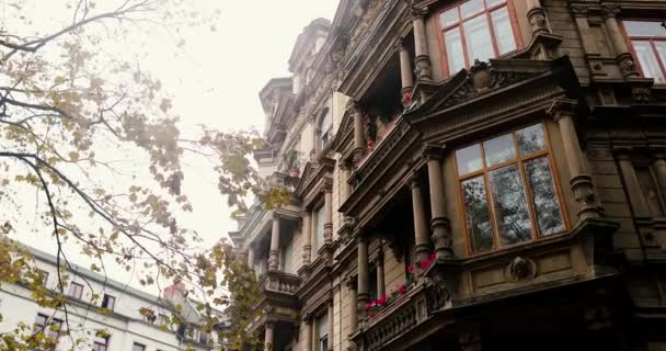 Dazzling Residential Old City Area Bright Day Fall October High — Stockvideo