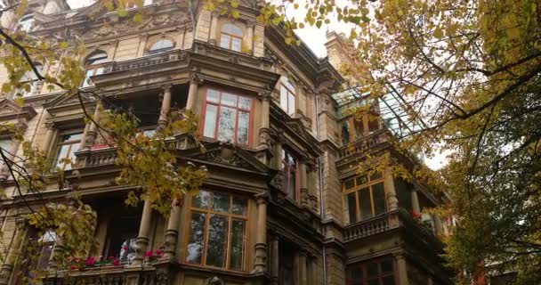 Leaving Old City Mansion Rainy October Day Surrounded Autumn Trees — Stockvideo