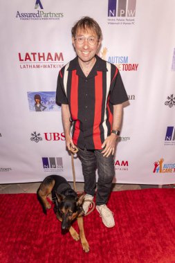 Alex Plank, 29 Ekim 2022 'de Woodland Hills, CA' daki özel konutta Otizm Hizmetleri için 1. Yıllık Ghouls Galası 'na katıldı. 