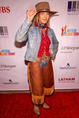 Kiki Ebsen, 29 Ekim 2022 'de Woodland Hills, CA' da Otizm Hizmetleri için Birinci Yıllık Ghouls Galası 'na katıldı. 