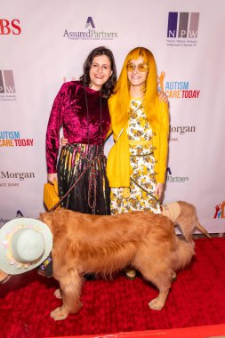 Lillian Carrier, Chloe Estelle, 29 Ekim 2022 'de Woodland Hills, CA' da Otizm Hizmetleri için Birinci Yıllık Ghouls Galası 'na katıldı. 