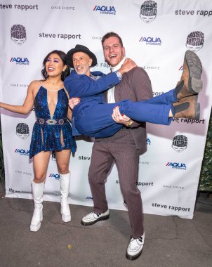 Jiaoying Summers, Steve Rapport, Greg Berman Rock Fotoğrafçısı Steve Rapport Fotoğraf Sergisi VIP Resepsiyonuna katıldılar Musichead Galeri, Hollywood, CA, 4 Kasım 2022 