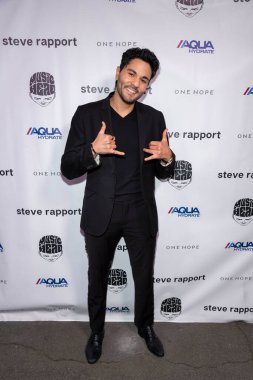 Mostafa Elmorsy, 4 Kasım 2022 'de Musichead Galerisi' nde Rock Fotoğrafçısı Steve Rapport Fotoğraf Sergisi VIP Resepsiyonuna katıldı. 