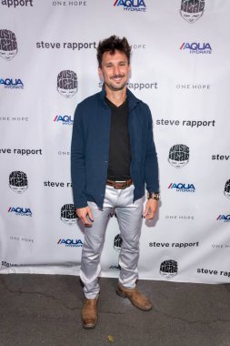 Alexander Stasko, Rock Fotoğrafçısı Steve Rapport Fotoğraf Sergisi VIP Resepsiyonuna katılıyor. Musichead Galeri, Hollywood, CA, 4 Kasım 2022 