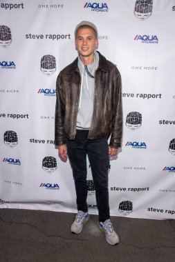 Fransceso Cuthe Rock Fotoğrafçısı Steve Rapport Fotoğraf Sergisi VIP Resepsiyonuna katıldı. Musichead Galeri, Hollywood, CA, 4 Kasım 2022 