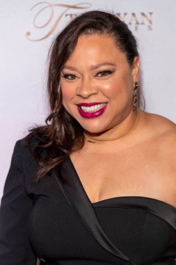 Monica Molina, 10 Kasım 2022 'de Taglyan Kompleksi, Hollywood' da 2022 Heller Ödülleri 'ne katıldı.