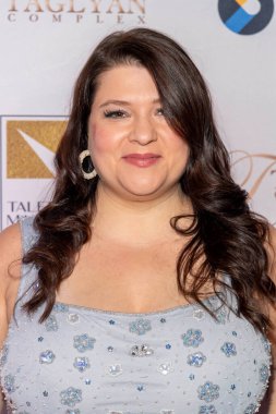 Mallory Levy, 10 Kasım 2022 'de Taglyan Kompleksi, Hollywood' da 2022 Heller Ödülleri 'ne katıldı.