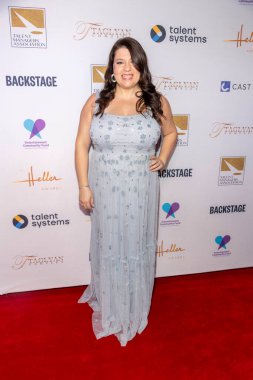 Mallory Levy, 10 Kasım 2022 'de Taglyan Kompleksi, Hollywood' da 2022 Heller Ödülleri 'ne katıldı.