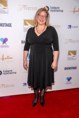 Angela Mickey 10 Kasım 2022 'de Taglyan Kompleksi, Hollywood' da 2022 Heller Ödülleri 'ne katıldı.