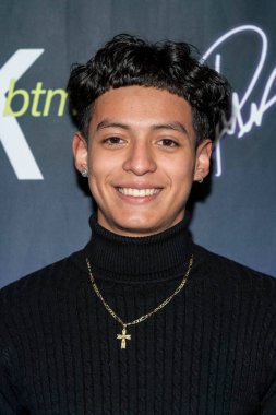 Eddie Castillo, Prymrr 'in 17. Doğum günü partisine 12 Kasım 2022' de Sherman Oaks, CA 'da katılıyor.