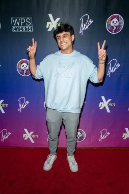 Nick Kratka, Prymrr 'ın 17. Doğum günü partisine 12 Kasım 2022' de Sherman Oaks, CA 'da katılıyor.