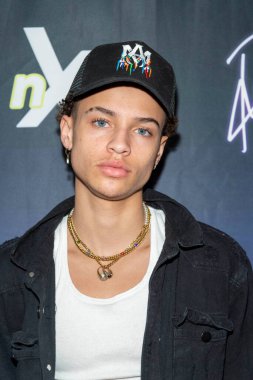 Clayden Joshua, Prymrr 'ın 17. Doğum günü partisine 12 Kasım 2022' de Sherman Oaks, CA 'da katılıyor.