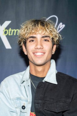 Remmy, Prymrr 'ın 17. Doğum günü partisine 12 Kasım 2022' de özel konut Sherman Oaks, CA 'da katılıyor.