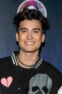 Saul Abonce, Prymrr 'ın 17. Doğum günü partisine 12 Kasım 2022' de Sherman Oaks, CA 'da katılıyor.